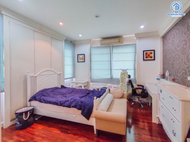 *****บ้านเดี่ยวมือสองย่านกรุงเทพฯ ม.เอ็นริช พาร์ค กาญจนาภิเษก เนื้อที่กว้างขวางมากถึง 118.30 ตร.ว. ฟังก์ชัน 4 ห้องนอน 4 ห้องน้ำ ที่จอดรถ 4 คัน บ้านสวย ทำเลดี พร้อมเข้าอยู่ บนทำเลแห่งการเดินทาง ใกล้รถไฟฟ้าสายสีน้ำเงิน "สถานีหลักสอง" และทางด่วน "ศรีรัช"